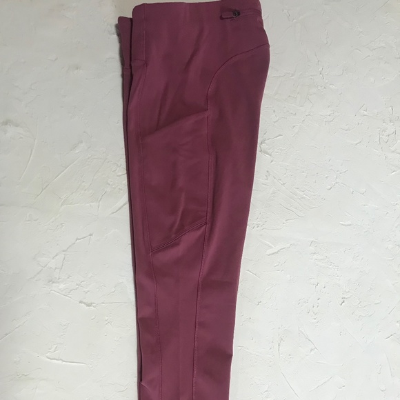 Lululemon Mid Rise Crop - Picture 5 of 5